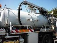 Un camion hydrocureur