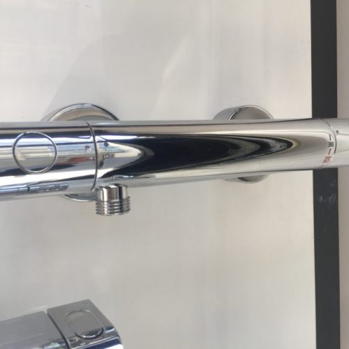 le mitigeur qui distribuera l’eau chaude et froide